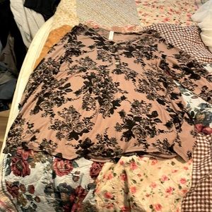 Honeyme 3/4 sleeve floral mauve shirt with ruffle